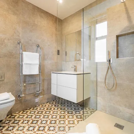 בית נופש The Small House At The Heaning Estate *