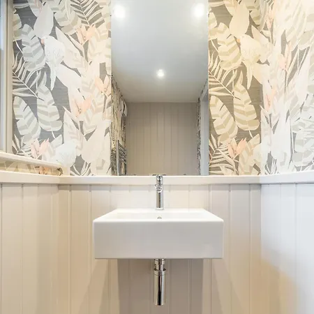 The Small House At The Heaning Estate *