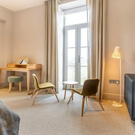 The Small House At The Heaning Estate בית נופש *