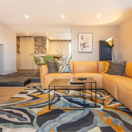 The Small House At The Heaning Estate 펜션 *