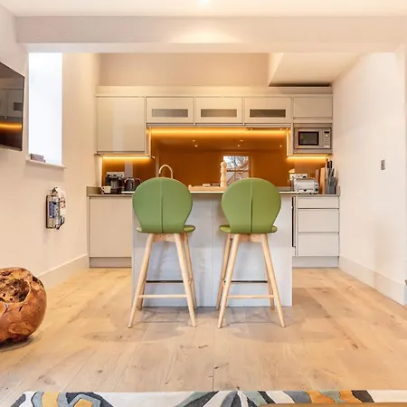 펜션 The Small House At The Heaning Estate